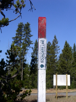 [White pole with sign indicating it is the boundary line of the park.]